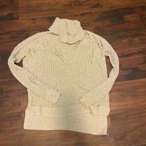 Express distressed turtle neck XS